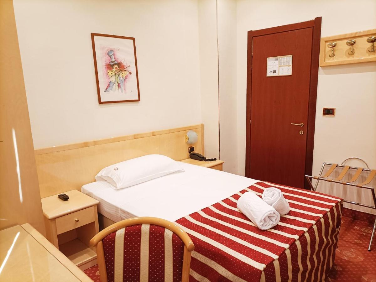 Hotel Fiorella Milano Εξωτερικό φωτογραφία