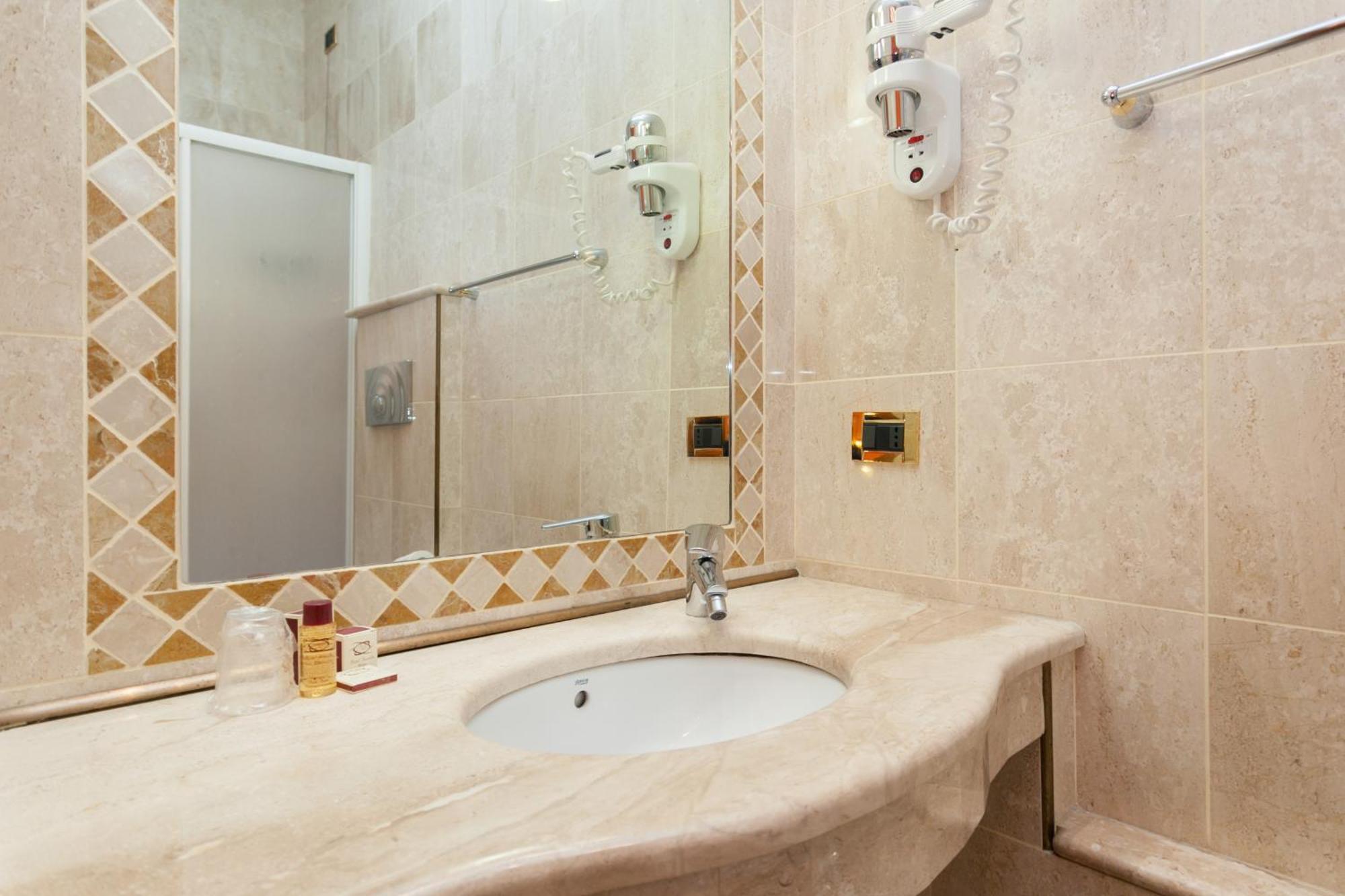 Hotel Fiorella Milano Εξωτερικό φωτογραφία
