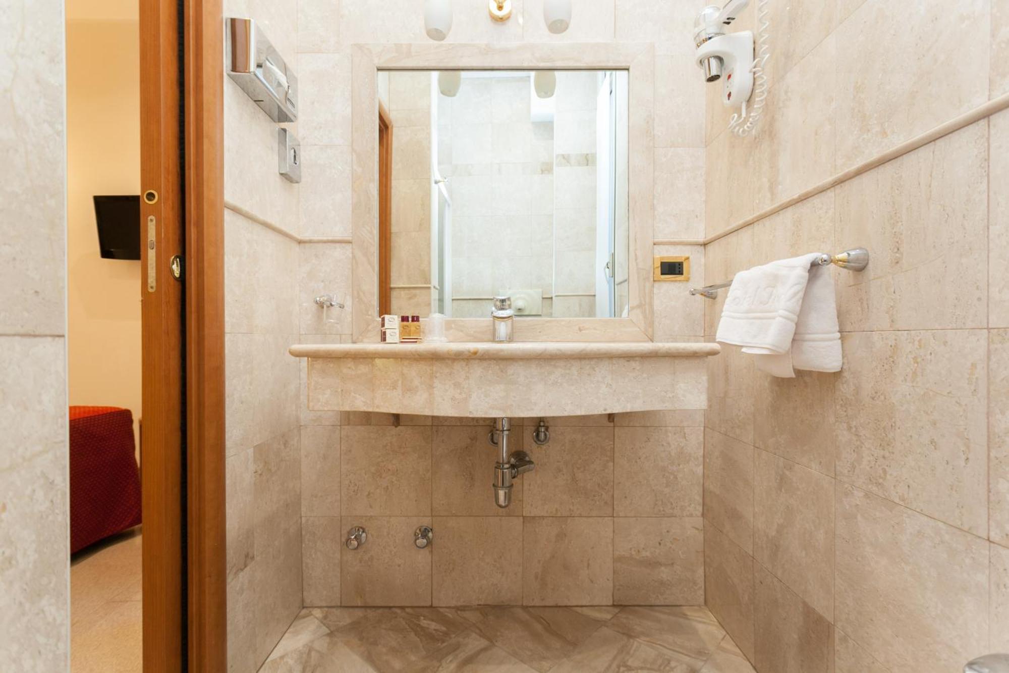 Hotel Fiorella Milano Εξωτερικό φωτογραφία