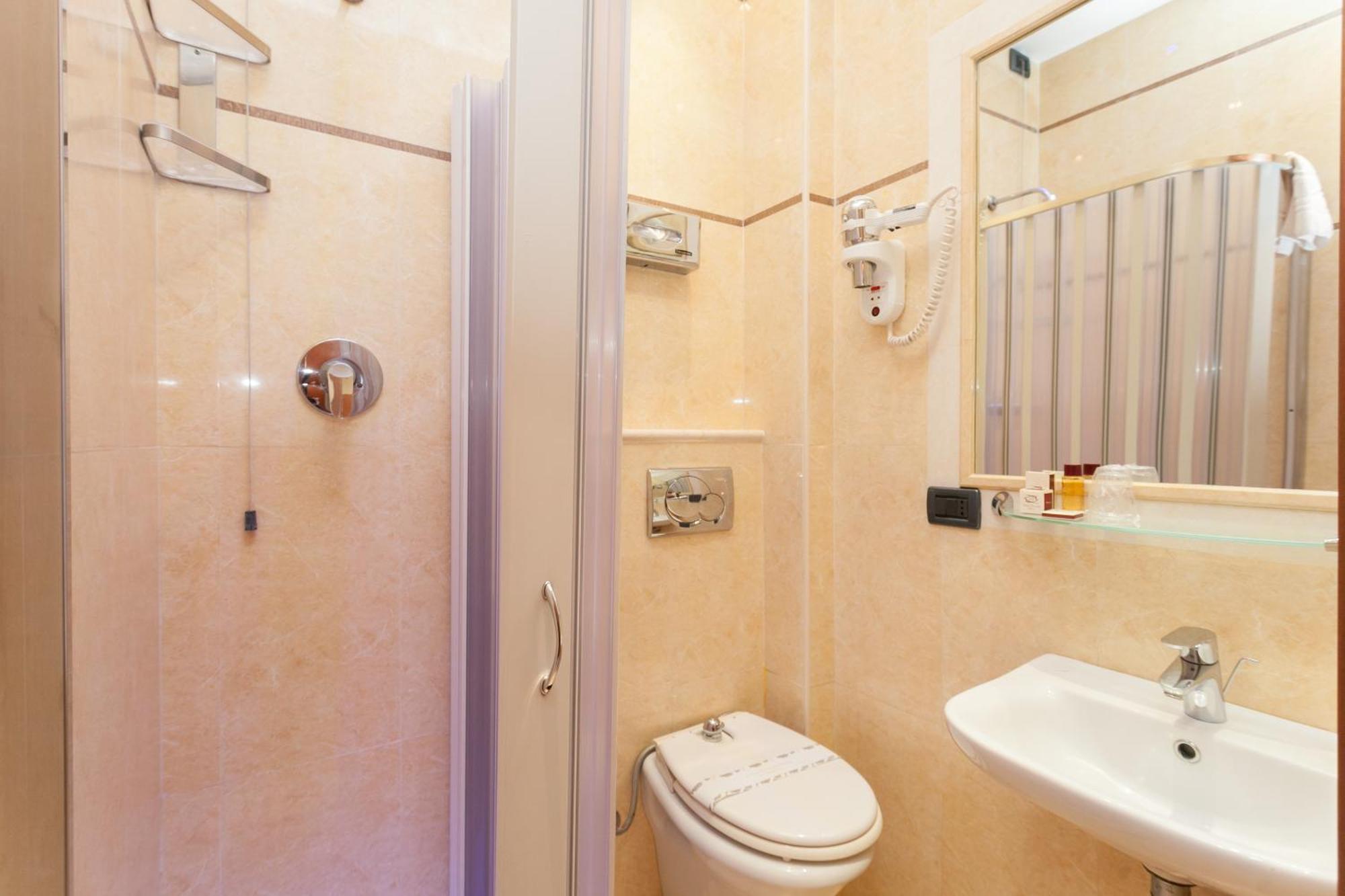 Hotel Fiorella Milano Εξωτερικό φωτογραφία