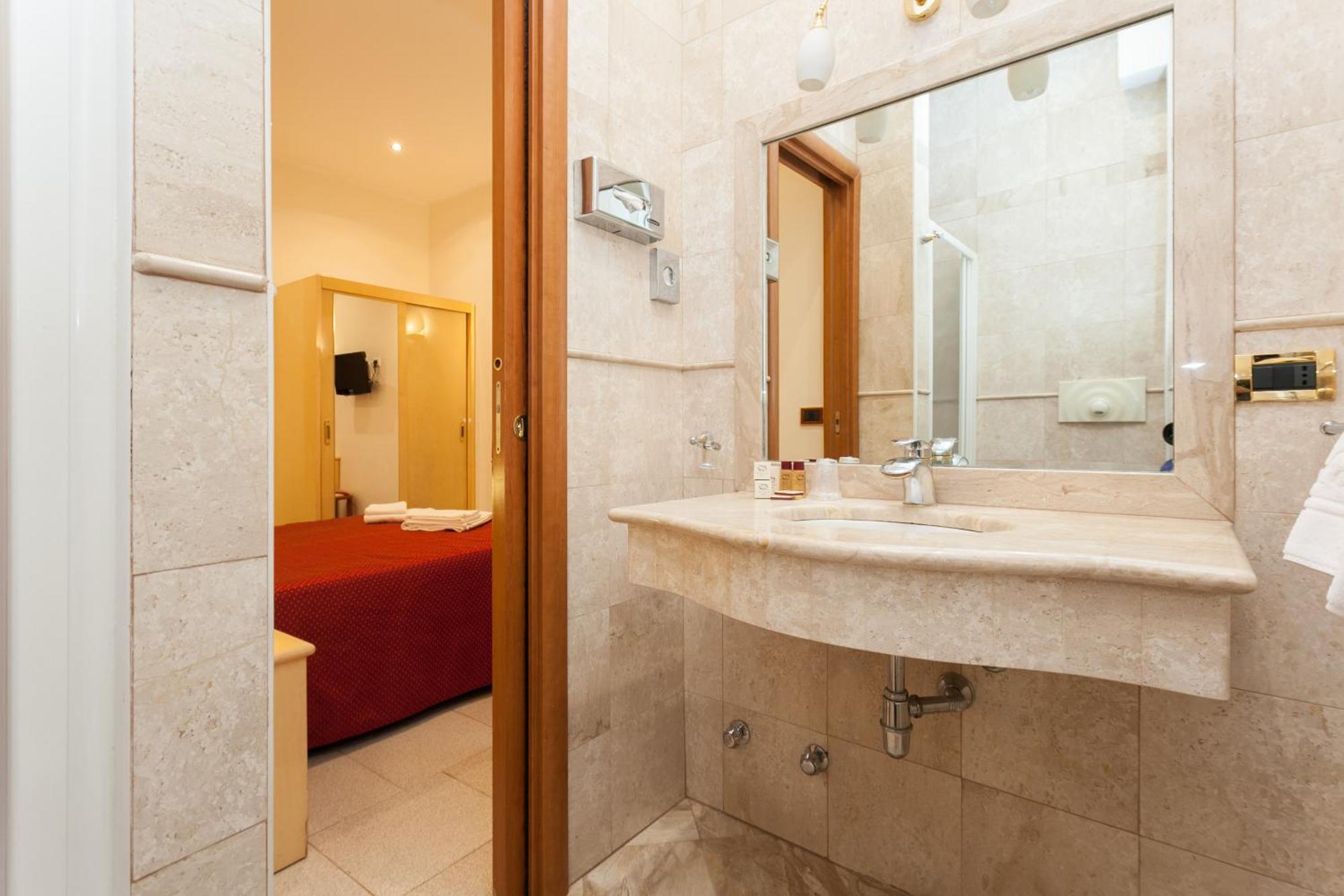 Hotel Fiorella Milano Εξωτερικό φωτογραφία